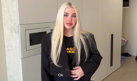 The blonde came to visit to be cancer to have sex in pussy...